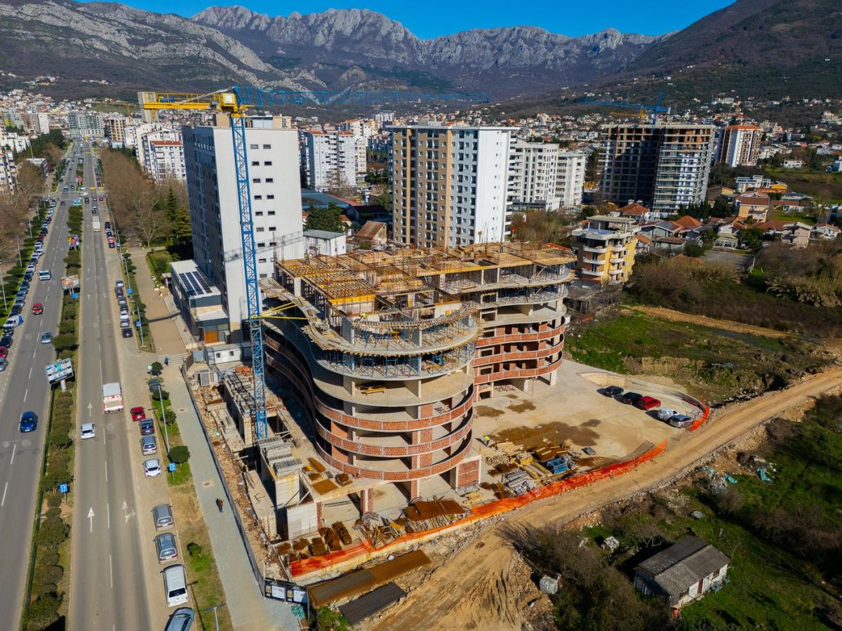 Three-bedroom apartment 96m2, Under Construction in Bar 5