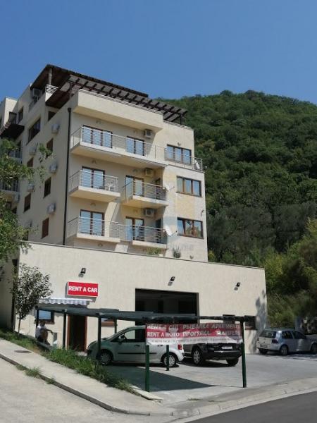 Četvorosoban stan u Budvi, 200m² 25