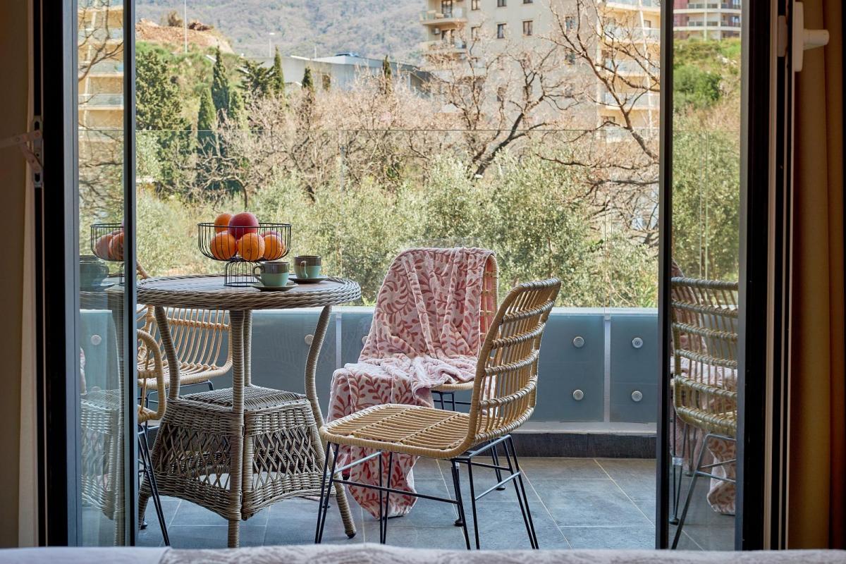One-Bedroom Apartment with Sea View 13