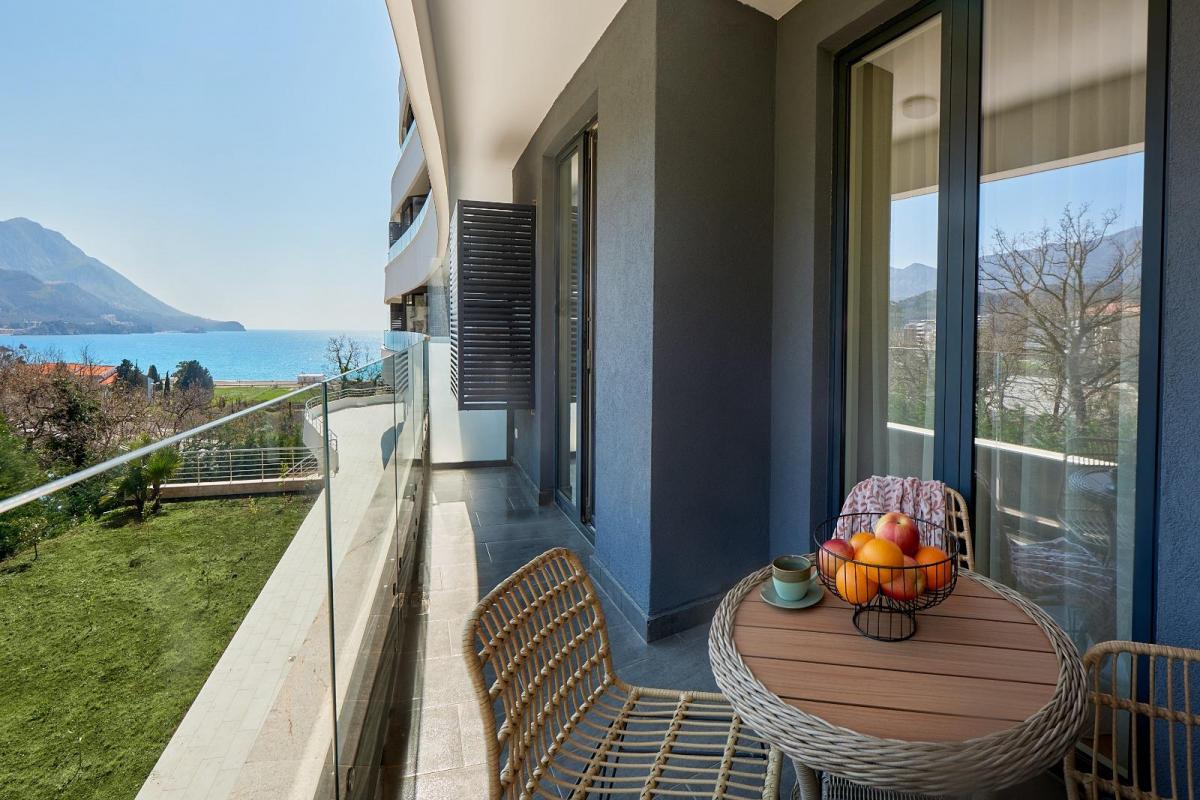 One-Bedroom Apartment with Sea View 15