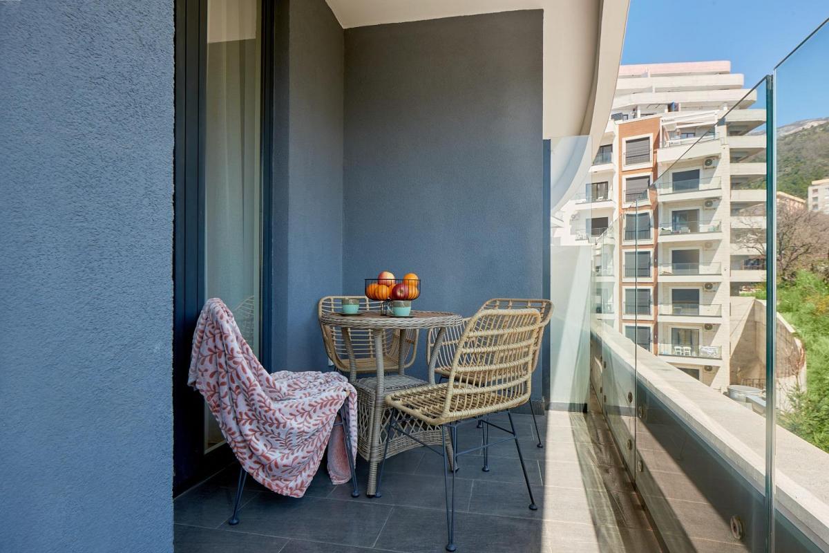 One-Bedroom Apartment with Sea View 16