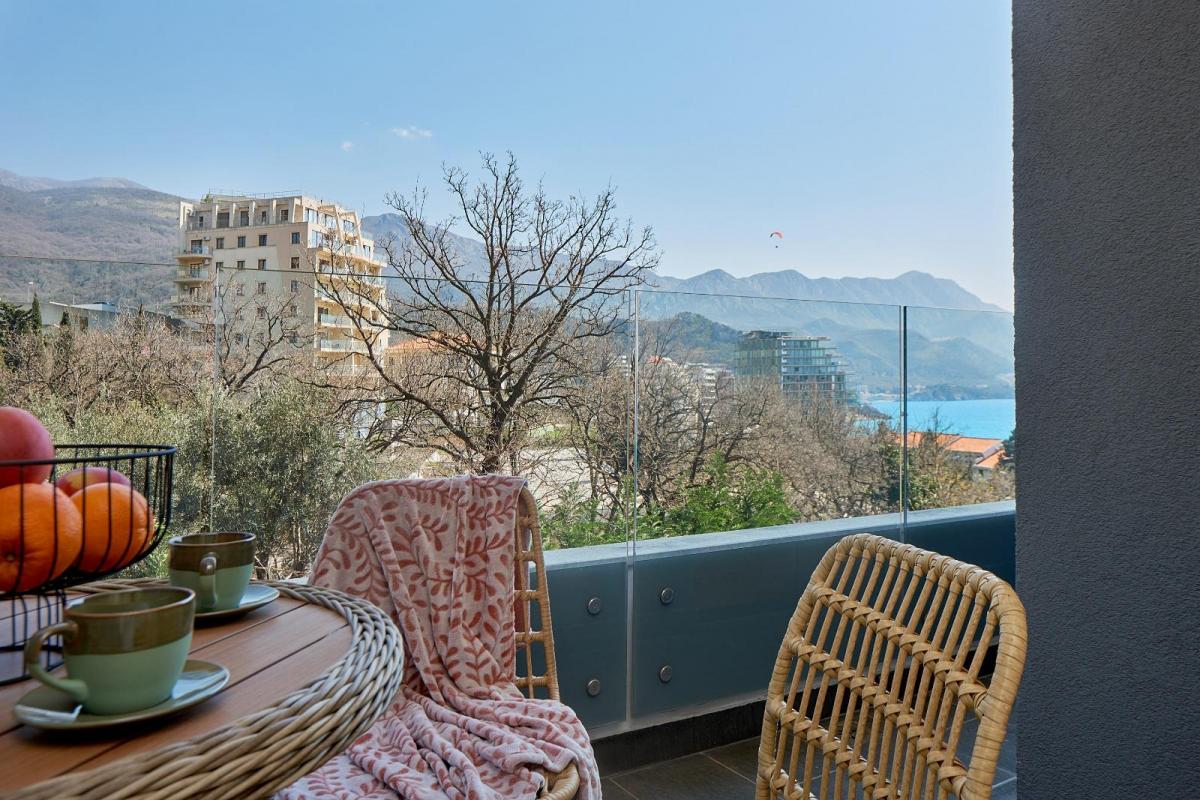 One-Bedroom Apartment with Sea View 17