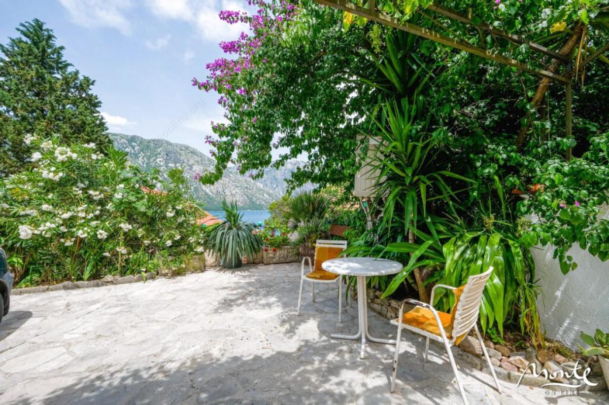 Beautiful three-story holiday house with panoramic sea view in the village of Stoliv