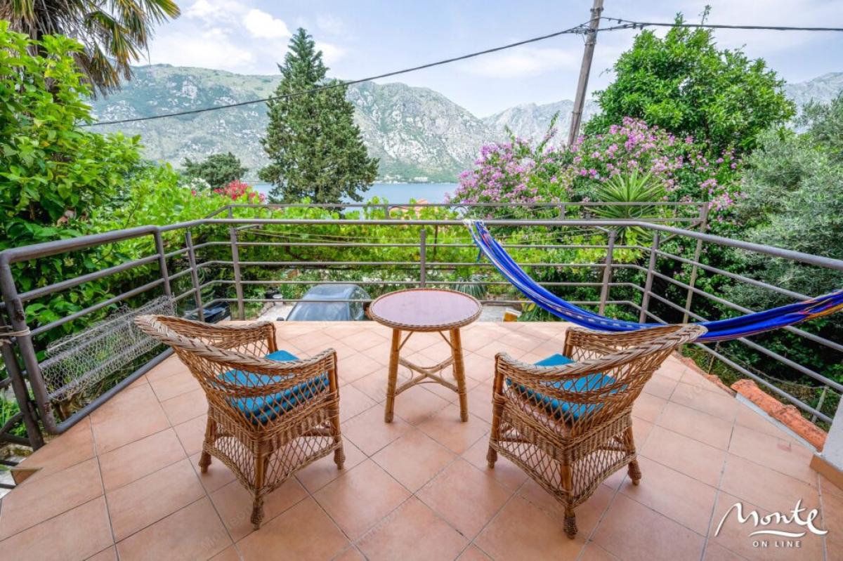 Beautiful three-story holiday house with panoramic sea view in the village of Stoliv 2