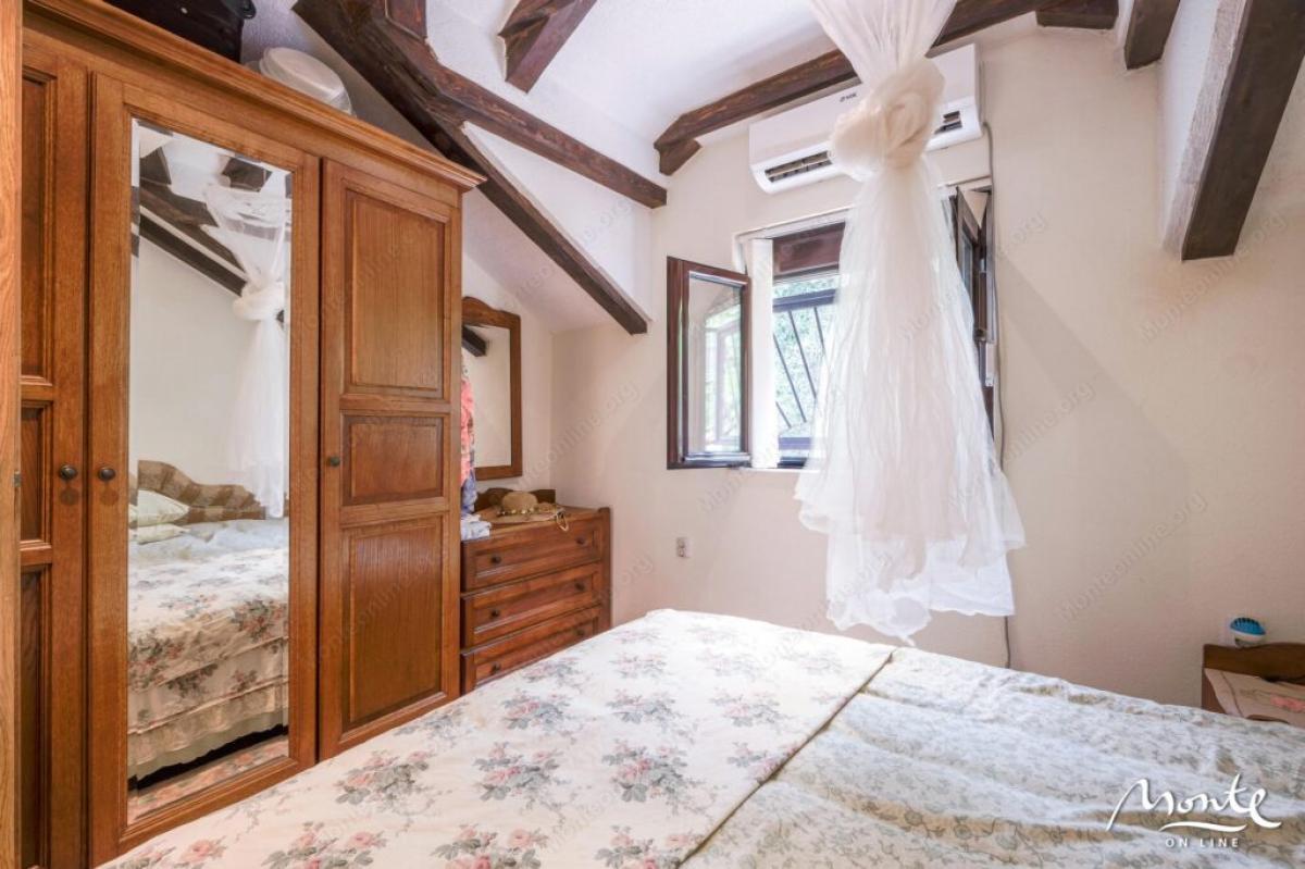 Beautiful three-story holiday house with panoramic sea view in the village of Stoliv 12