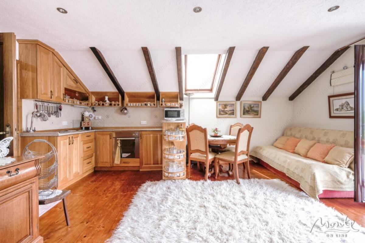 Beautiful three-story holiday house with panoramic sea view in the village of Stoliv 16