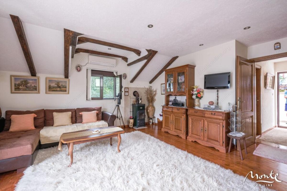 Beautiful three-story holiday house with panoramic sea view in the village of Stoliv 17