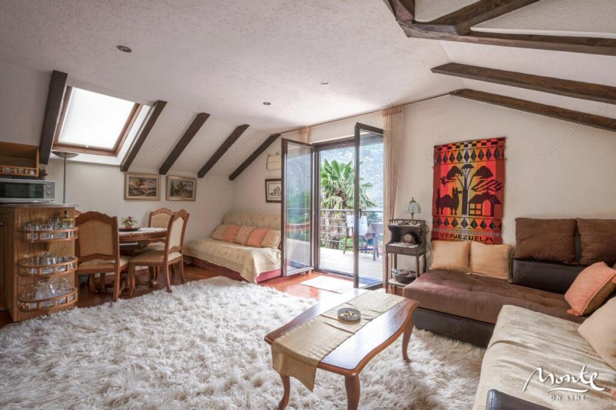 Beautiful three-story holiday house with panoramic sea view in the village of Stoliv 19