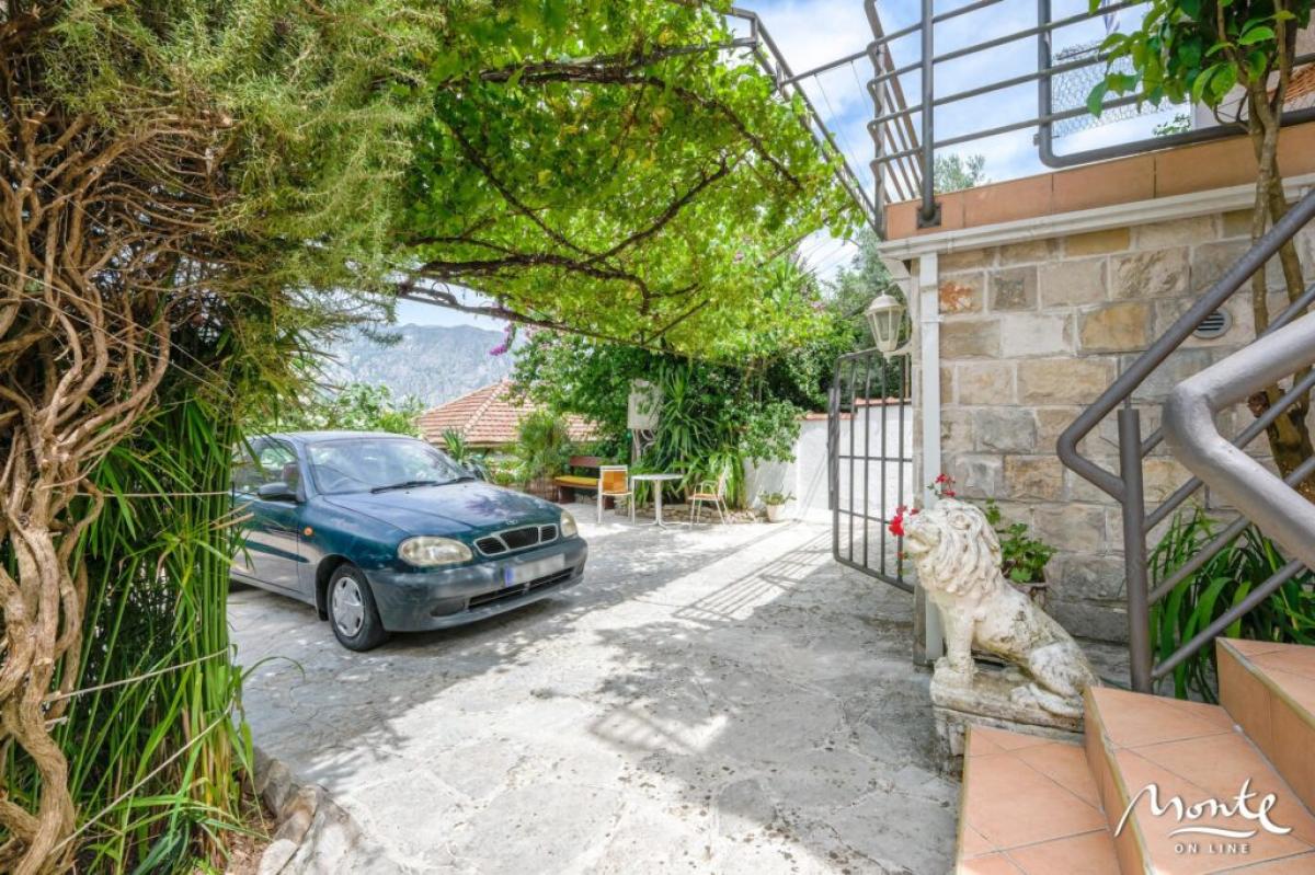Beautiful three-story holiday house with panoramic sea view in the village of Stoliv 3
