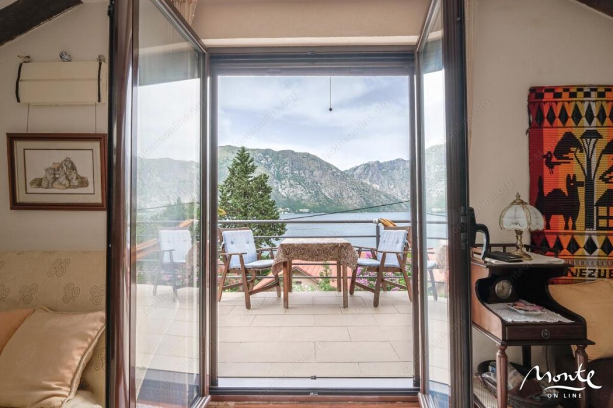 Beautiful three-story holiday house with panoramic sea view in the village of Stoliv 22