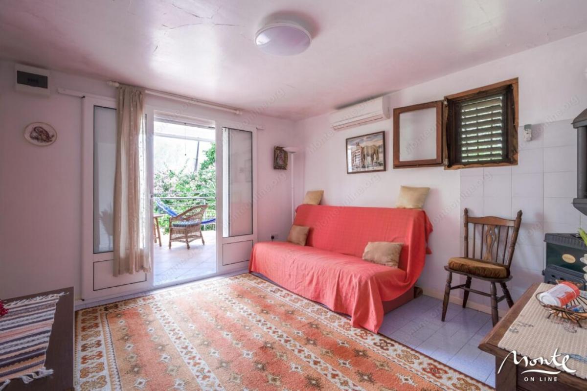 Beautiful three-story holiday house with panoramic sea view in the village of Stoliv 27