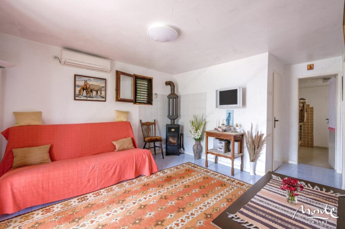 Beautiful three-story holiday house with panoramic sea view in the village of Stoliv 28