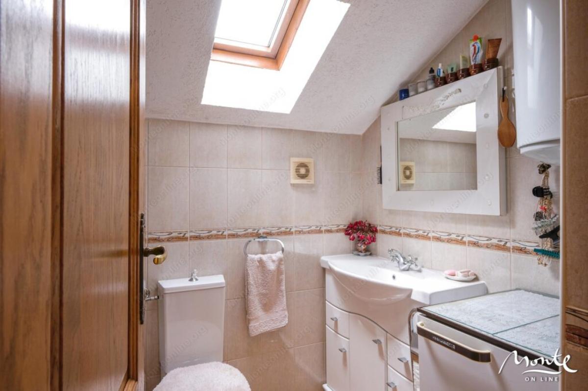 Beautiful three-story holiday house with panoramic sea view in the village of Stoliv 8
