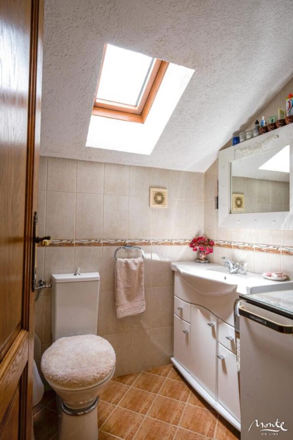Beautiful three-story holiday house with panoramic sea view in the village of Stoliv 9