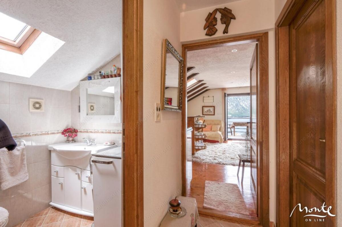 Beautiful three-story holiday house with panoramic sea view in the village of Stoliv 10