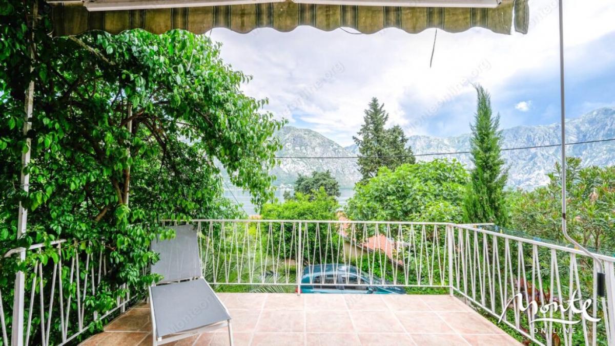 Small, three-story house with panoramic views in the village of Stoliv 6