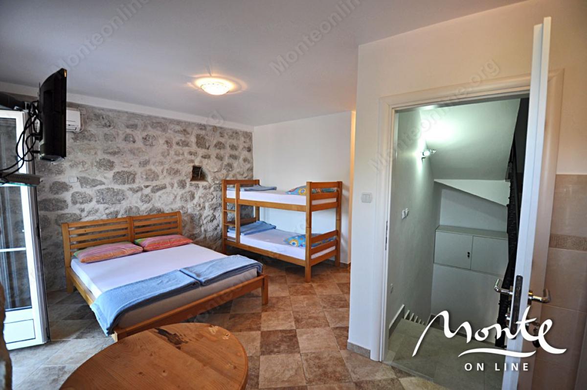 Renovated stone house a few steps from the sea 4