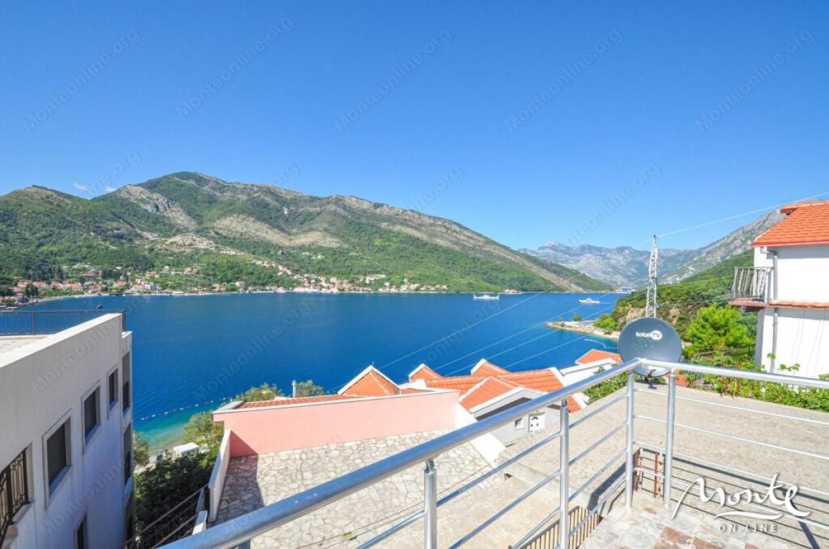 Family 3-storey house with garage and view of the bay in Lepetane, Tivat