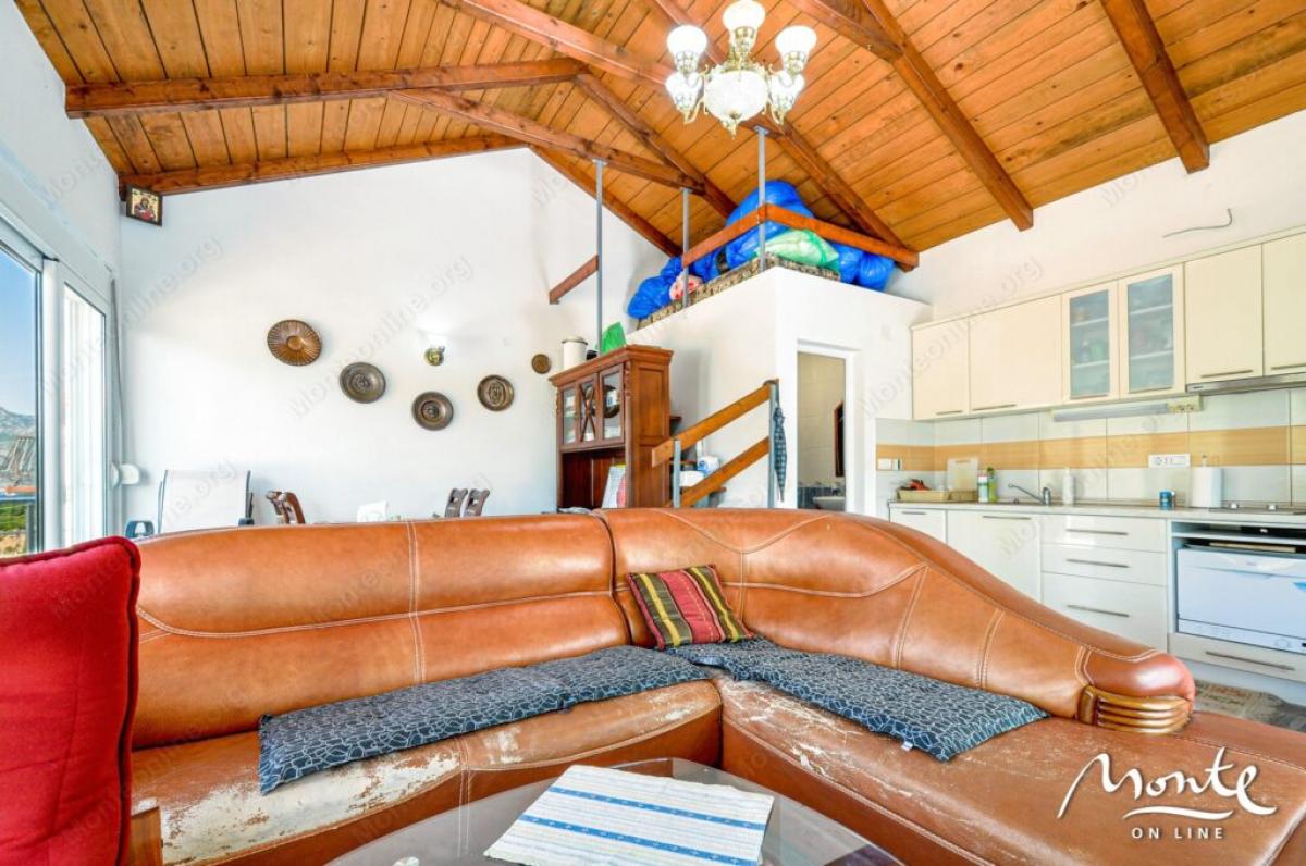 Family 3-storey house with garage and view of the bay in Lepetane, Tivat 11