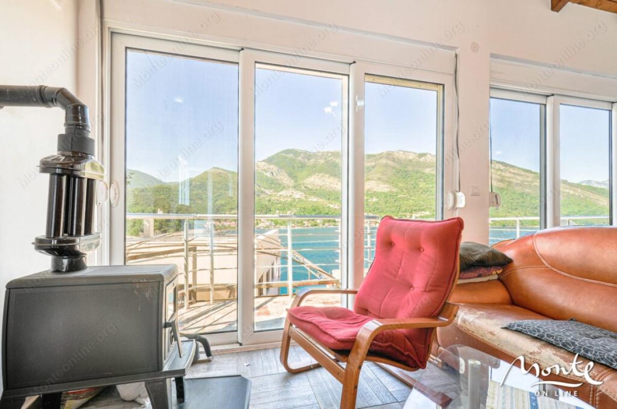 Family 3-storey house with garage and view of the bay in Lepetane, Tivat 12