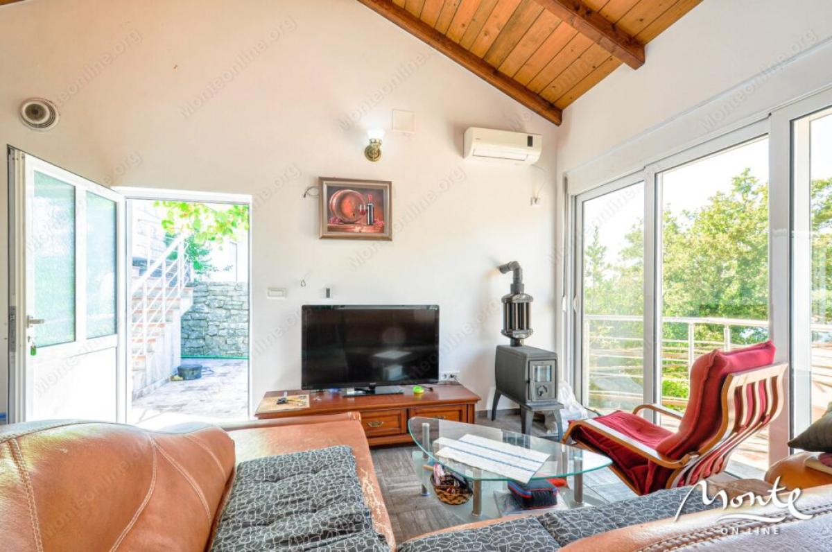 Family 3-storey house with garage and view of the bay in Lepetane, Tivat 13
