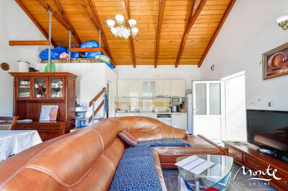 Family 3-storey house with garage and view of the bay in Lepetane, Tivat 16