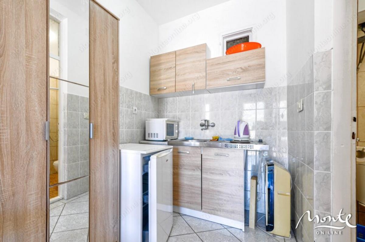 Family 3-storey house with garage and view of the bay in Lepetane, Tivat 18