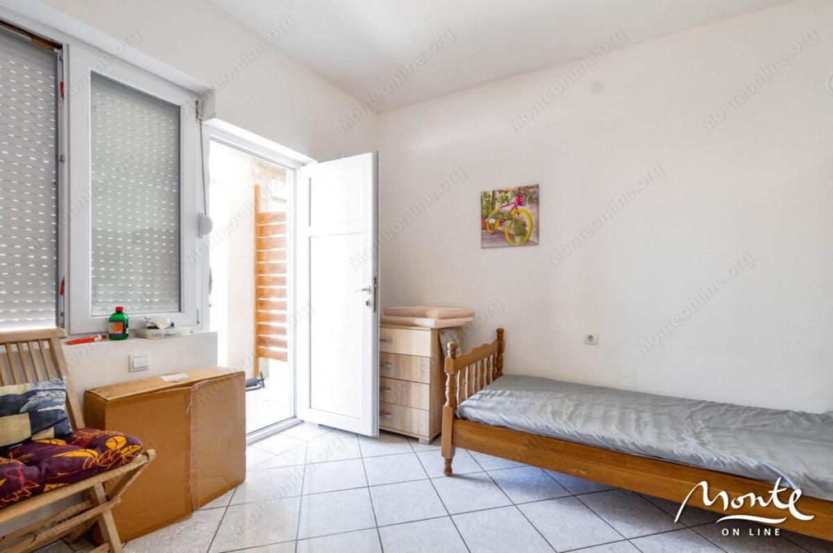 Family 3-storey house with garage and view of the bay in Lepetane, Tivat 20