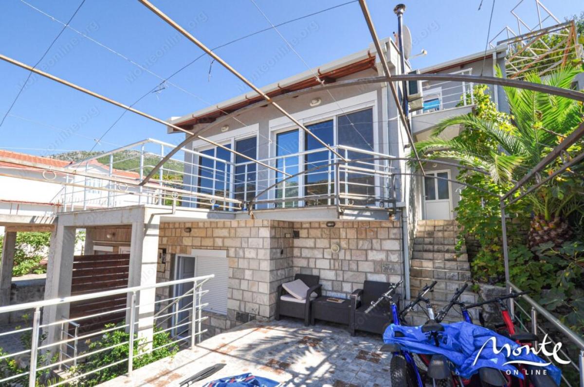Family 3-storey house with garage and view of the bay in Lepetane, Tivat 3