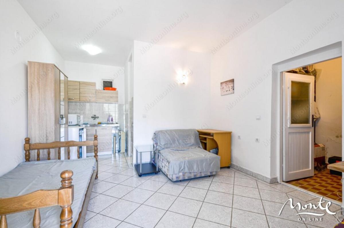 Family 3-storey house with garage and view of the bay in Lepetane, Tivat 21