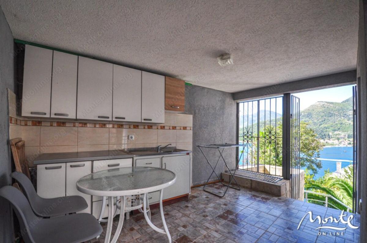 Family 3-storey house with garage and view of the bay in Lepetane, Tivat 22