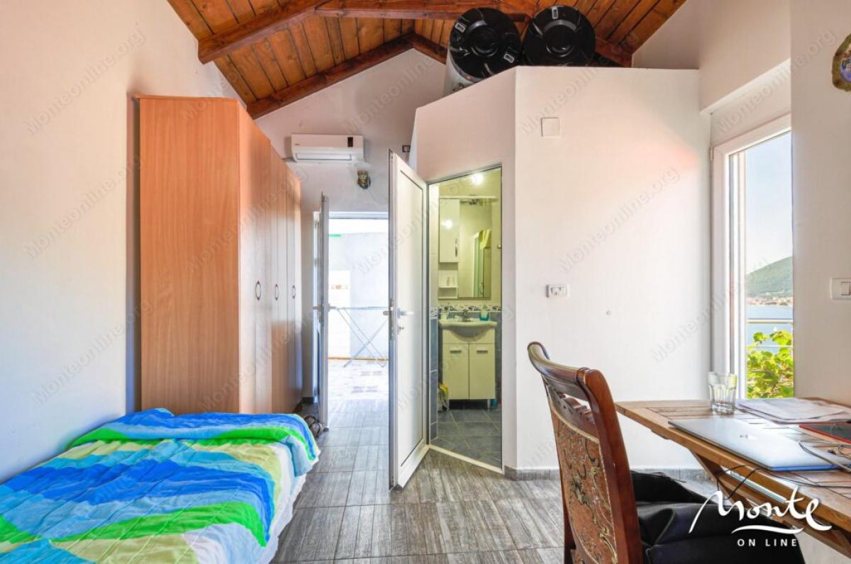 Family 3-storey house with garage and view of the bay in Lepetane, Tivat 24