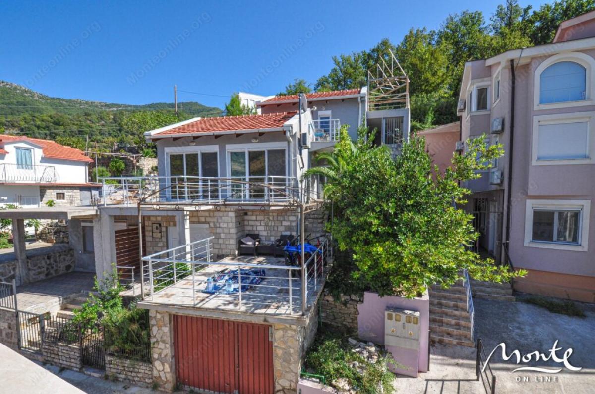 Family 3-storey house with garage and view of the bay in Lepetane, Tivat 4
