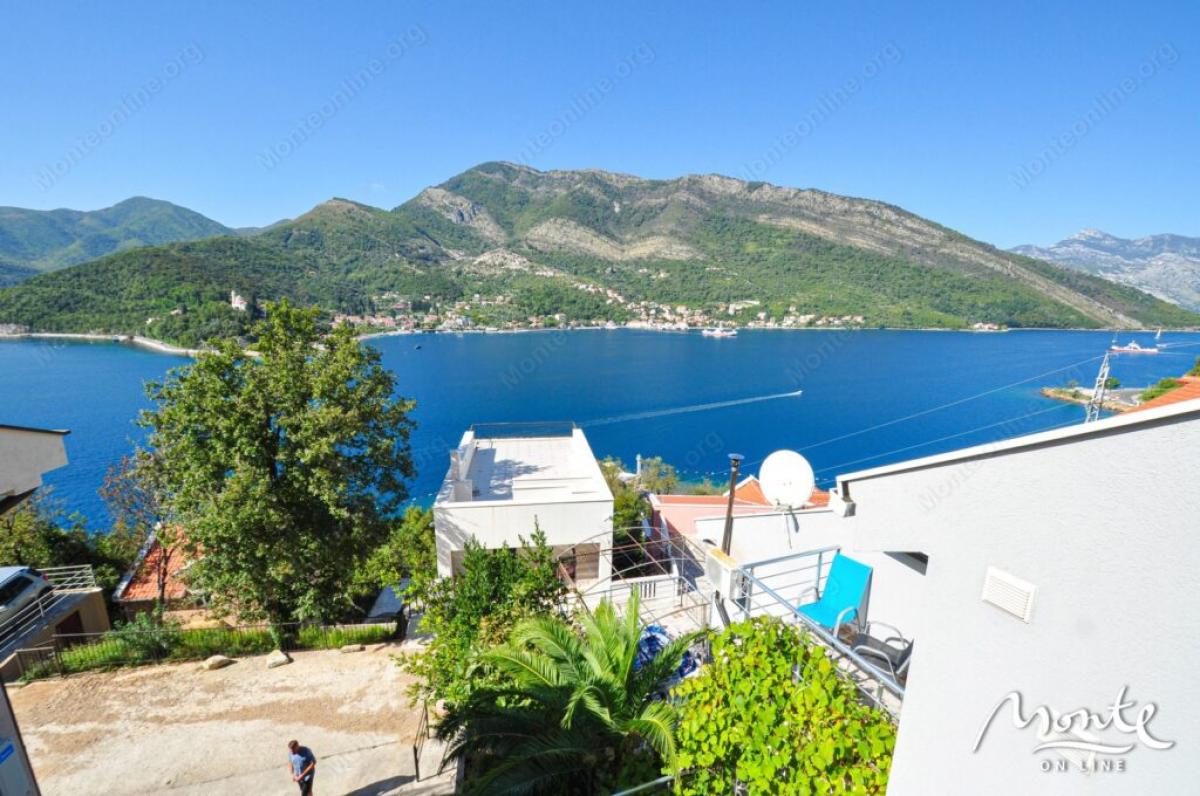 Family 3-storey house with garage and view of the bay in Lepetane, Tivat 31