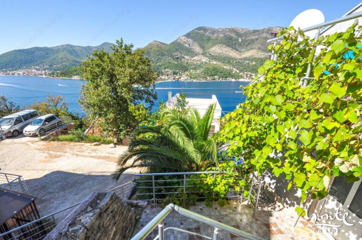 Family 3-storey house with garage and view of the bay in Lepetane, Tivat 32