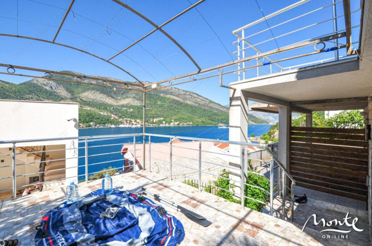 Family 3-storey house with garage and view of the bay in Lepetane, Tivat 33