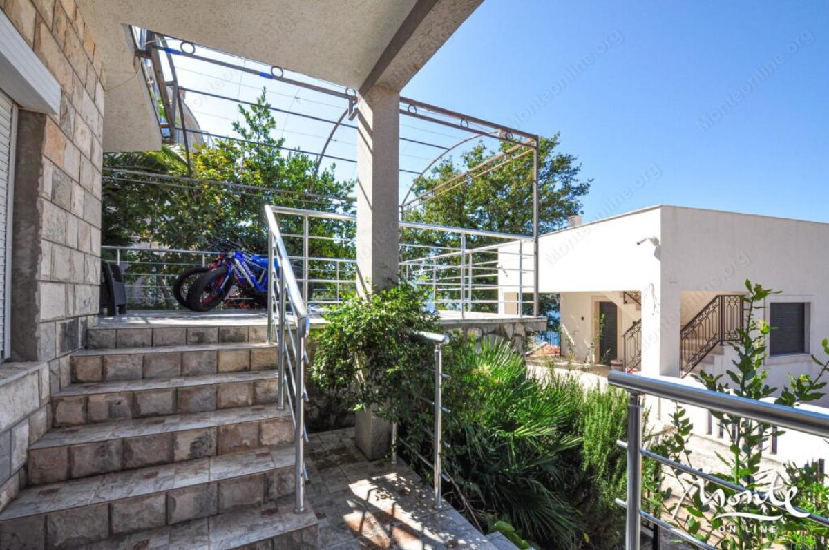 Family 3-storey house with garage and view of the bay in Lepetane, Tivat 5