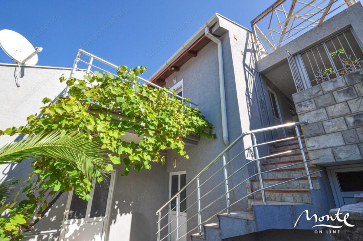 Family 3-storey house with garage and view of the bay in Lepetane, Tivat 6
