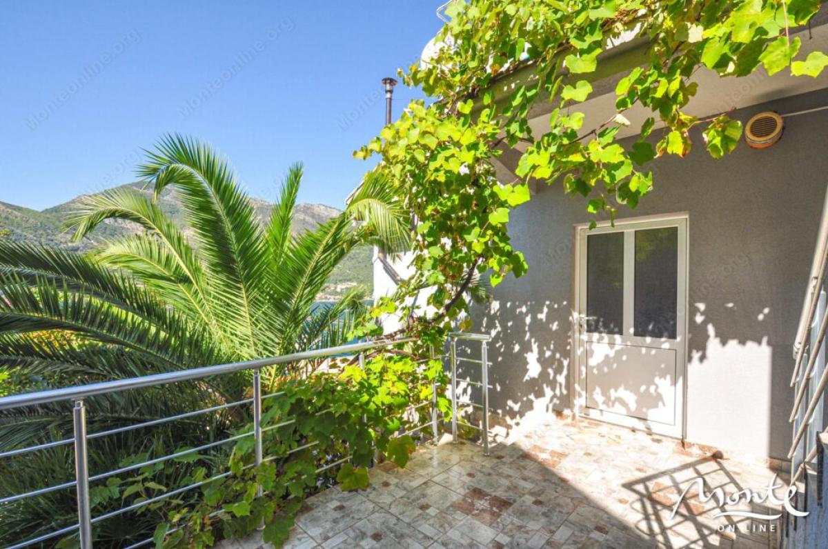 Family 3-storey house with garage and view of the bay in Lepetane, Tivat 7