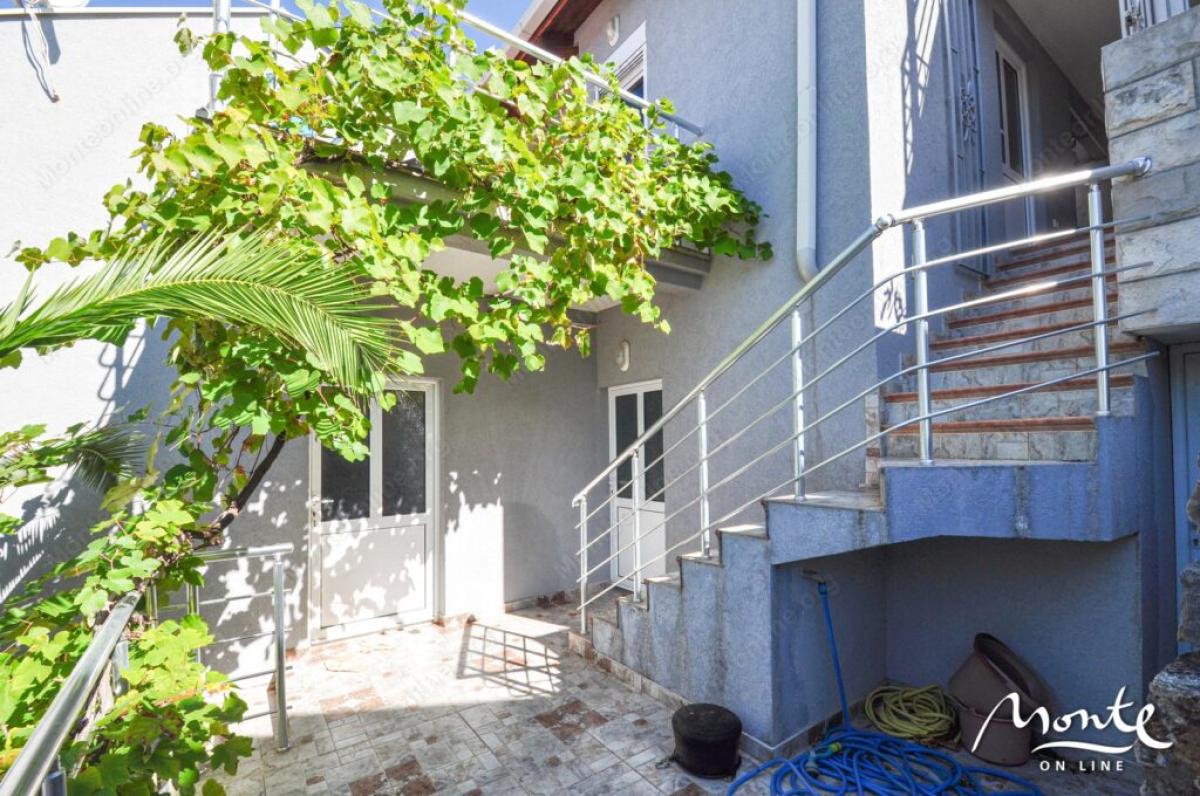 Family 3-storey house with garage and view of the bay in Lepetane, Tivat 8
