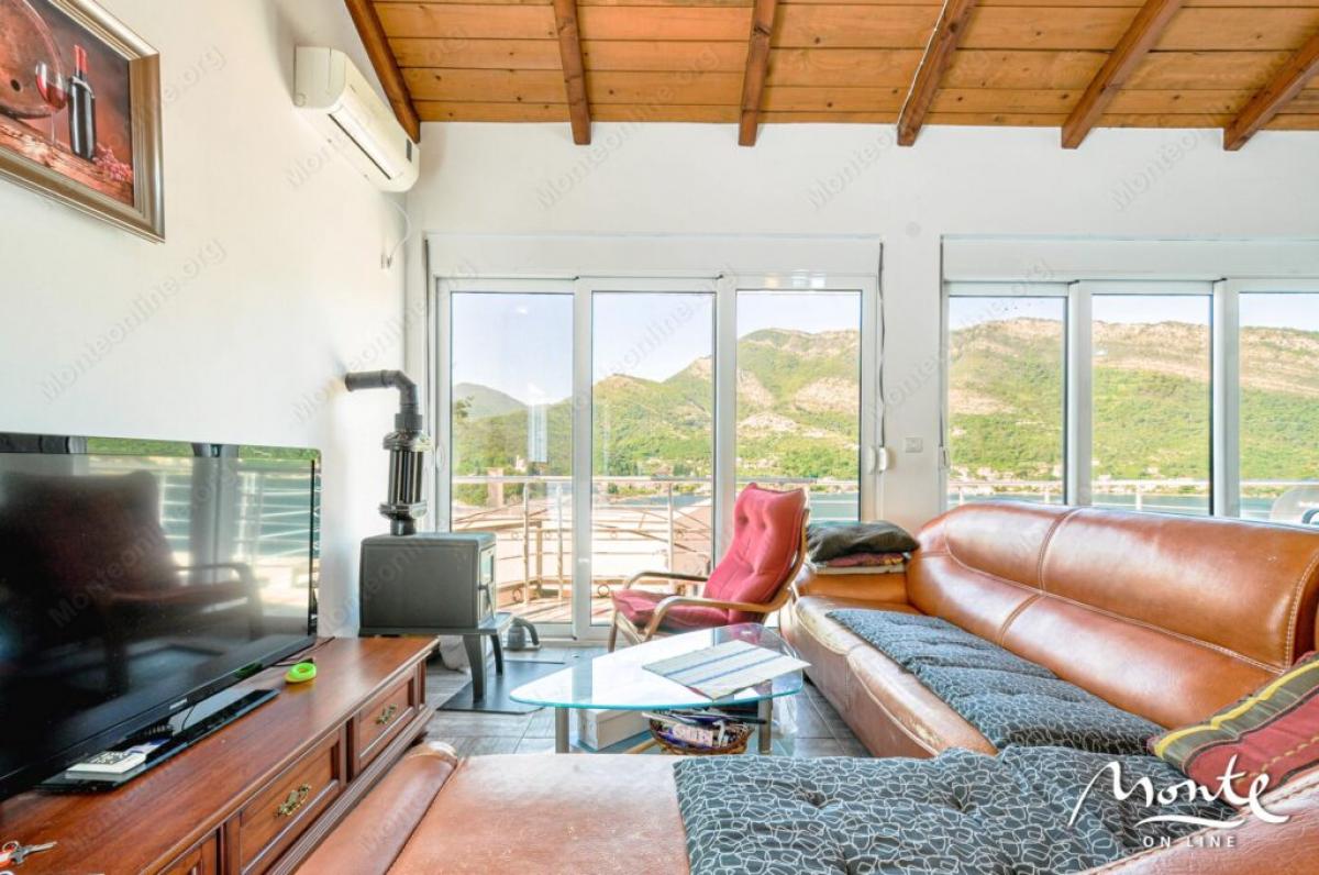 Family 3-storey house with garage and view of the bay in Lepetane, Tivat 9