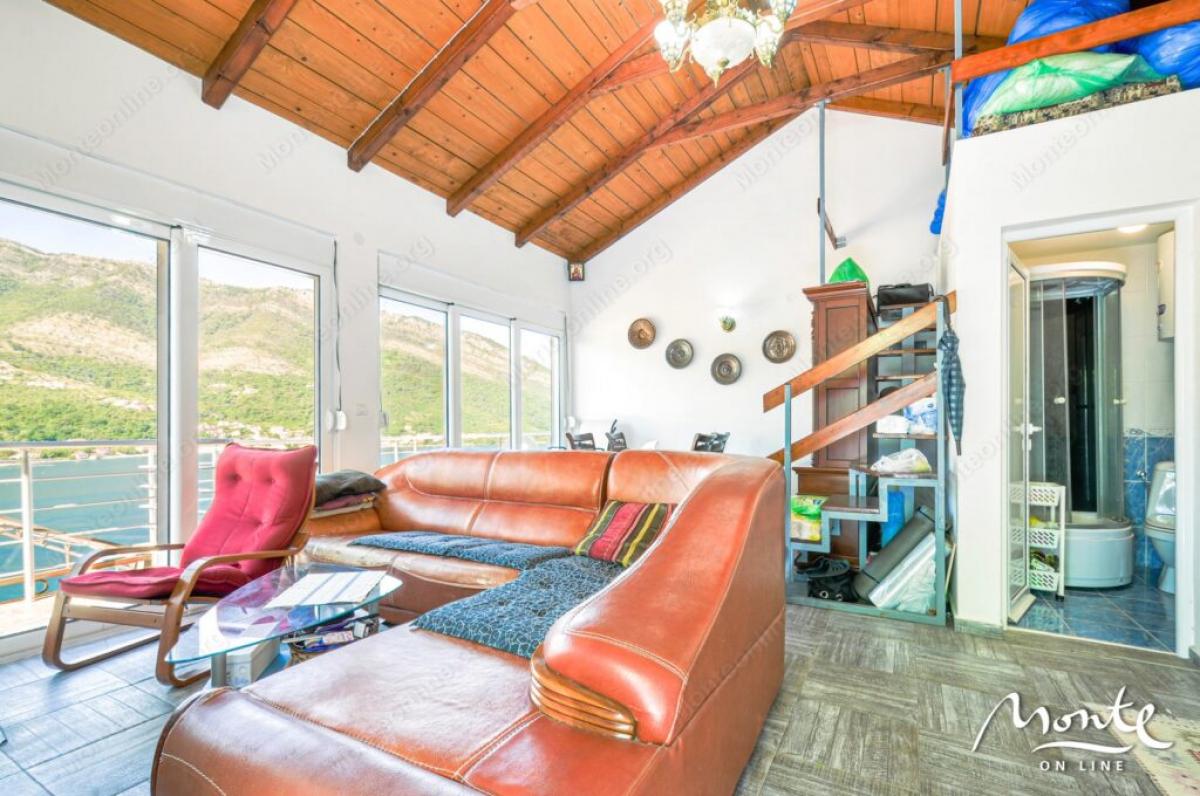 Family 3-storey house with garage and view of the bay in Lepetane, Tivat 10
