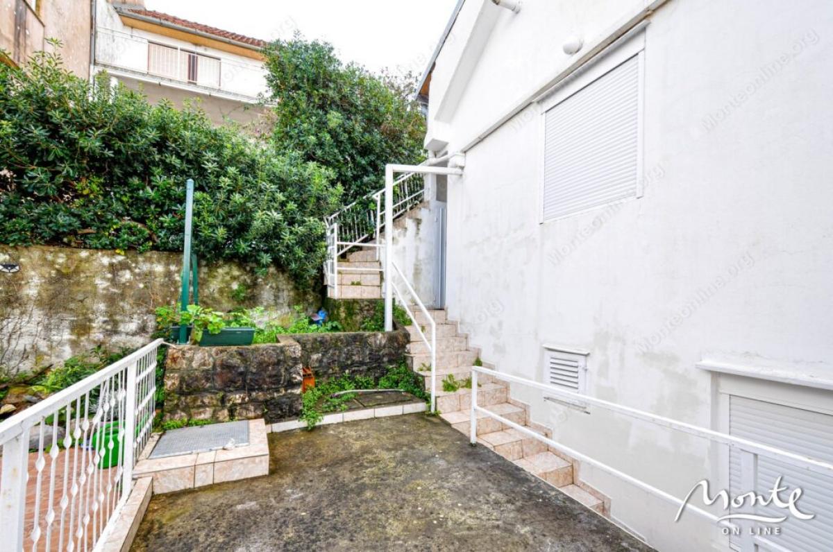 Large house with panoramic views in Krasici 11
