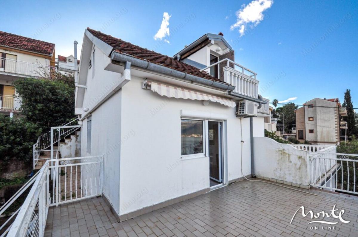 Large house with panoramic views in Krasici 15