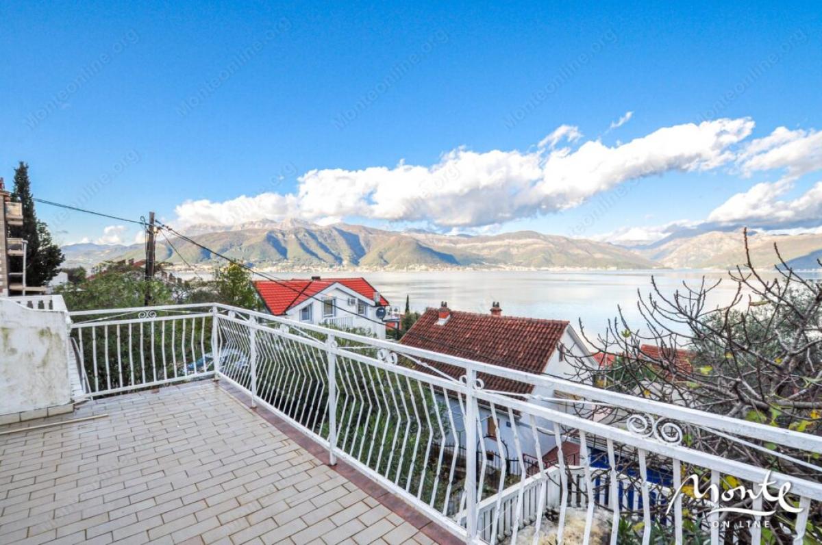 Large house with panoramic views in Krasici 16