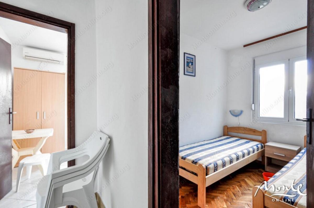 Large house with panoramic views in Krasici 17