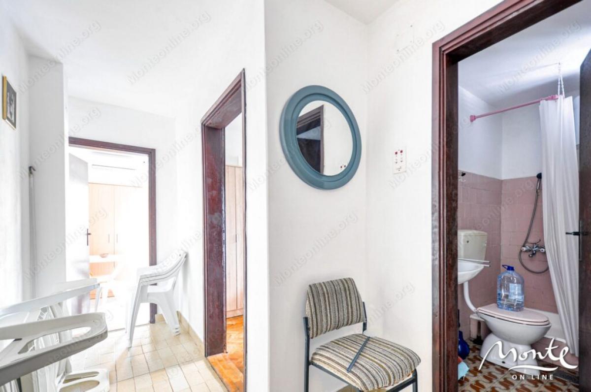 Large house with panoramic views in Krasici 18