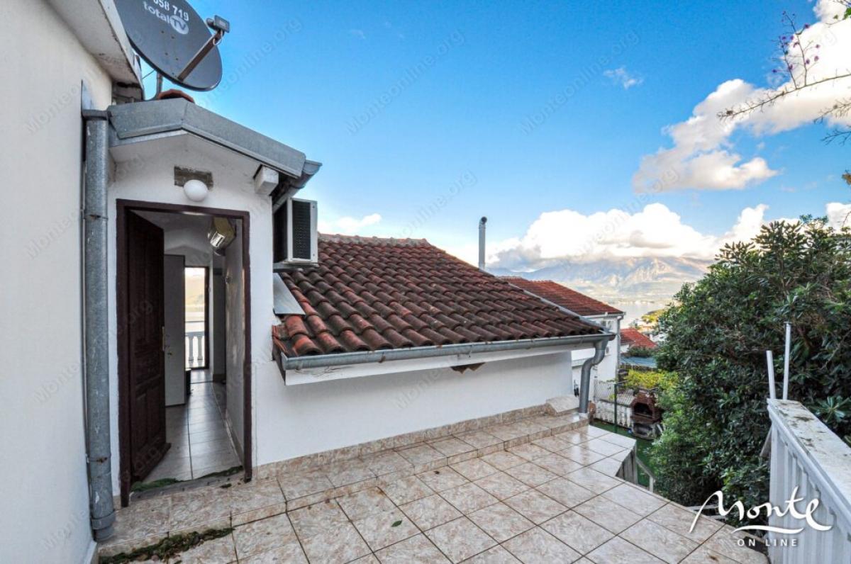 Large house with panoramic views in Krasici 20