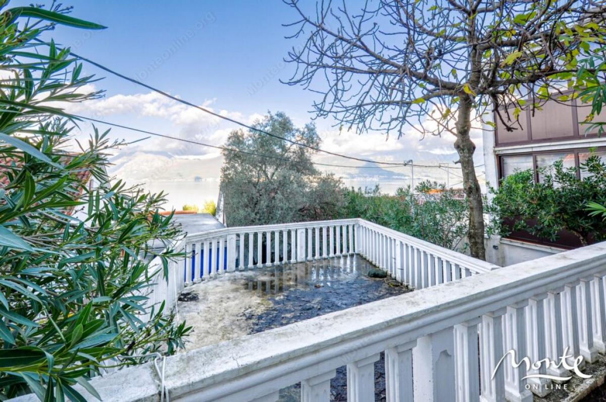 Large house with panoramic views in Krasici 3