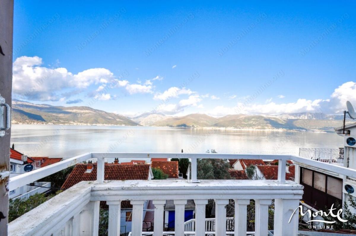 Large house with panoramic views in Krasici 21